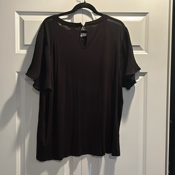 Cable & Gauge Black Short Sleeve Top with Chiffon Detailing. New Without Tags. - Picture 5 of 5
